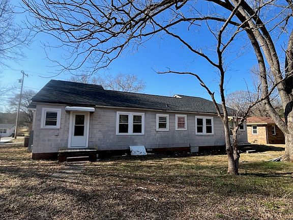 2nd image of 118 Hillcrest St #A