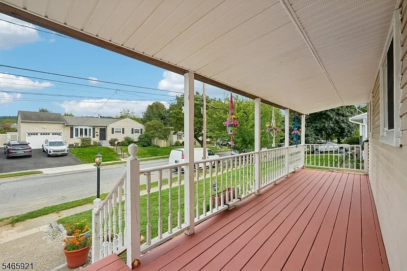 3 bed, 1.0 bath, $2,800 — Photo 3