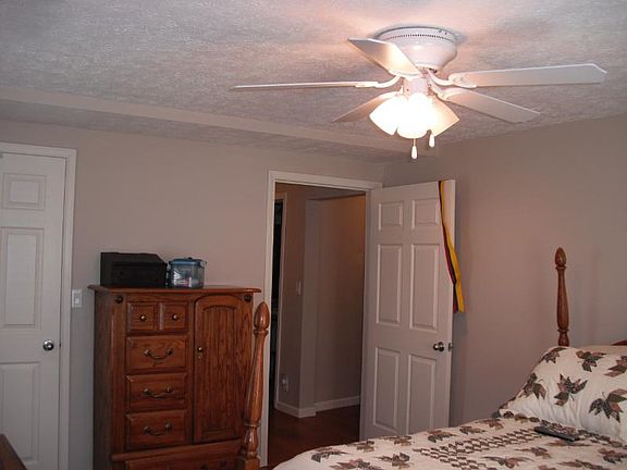 5th image of 821 S Miller St