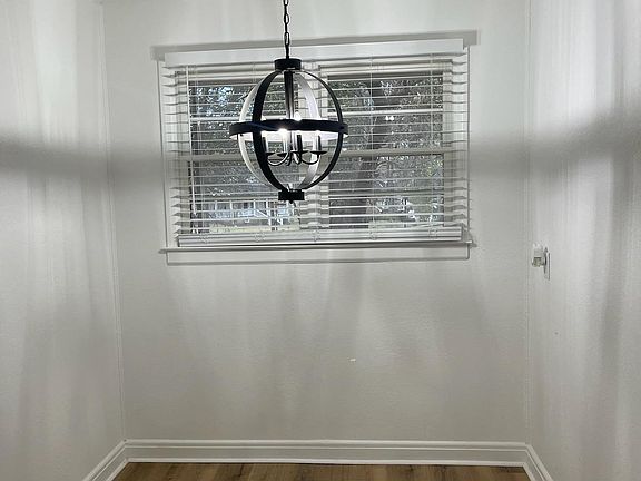 4th image of 220 Forest Ave