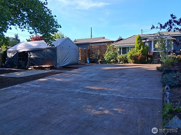 2nd image of 8242 S 128th Street