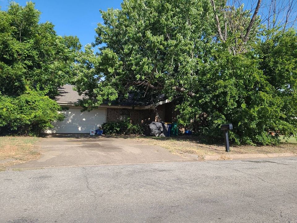 1st image of 3210 Dauphine Dr