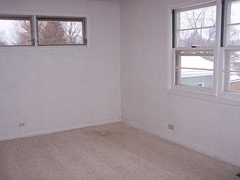 2nd image of 233 Pearl St