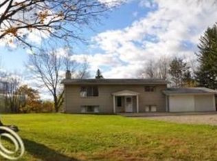 3220 Hixon Rd, Rochester, MI 48306
