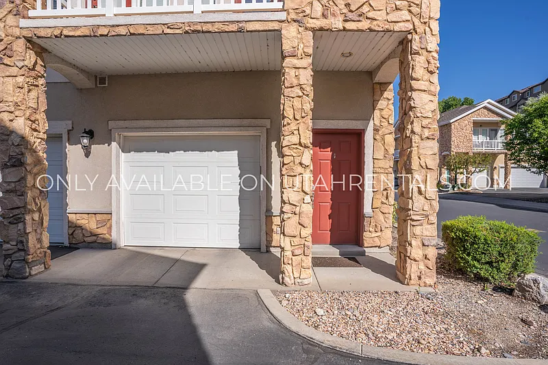 3 bed, 2.0 bath, 1211 sqft, $1,850 — Photo 4