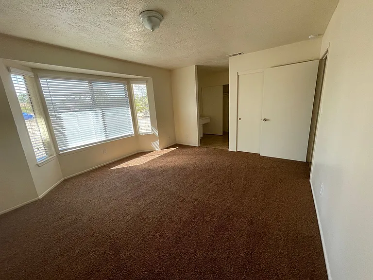 10246 Arroyo Ave — Photo 5