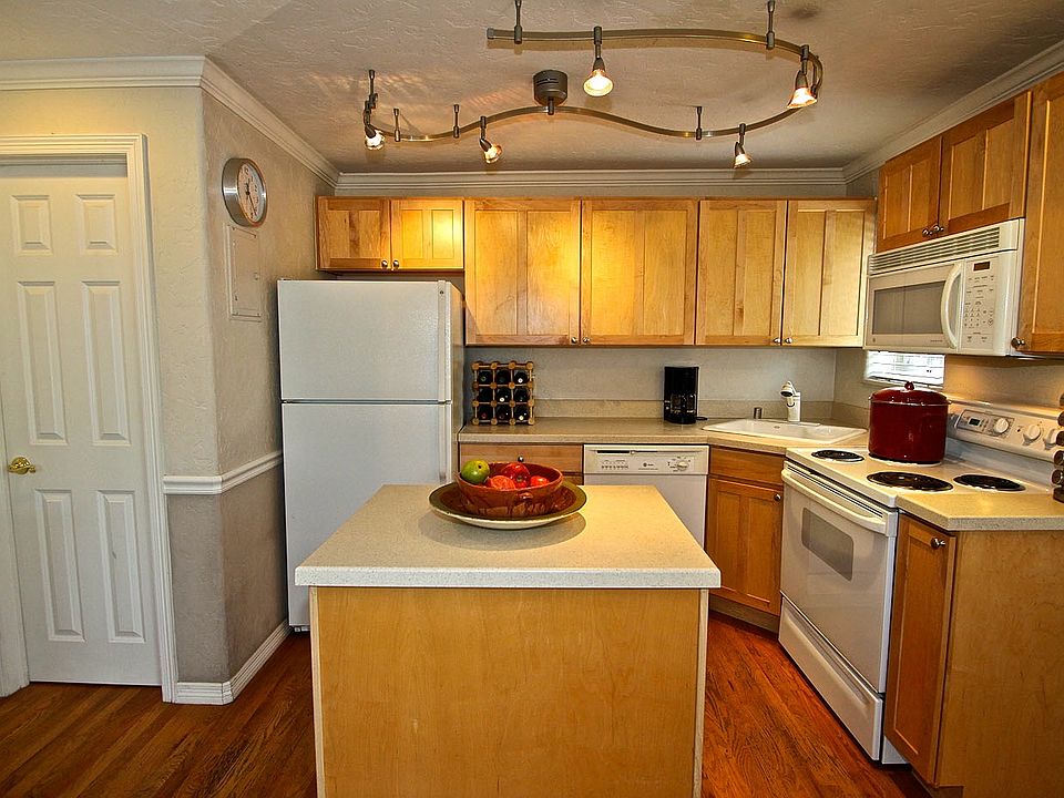 Clean and spacious kitchen