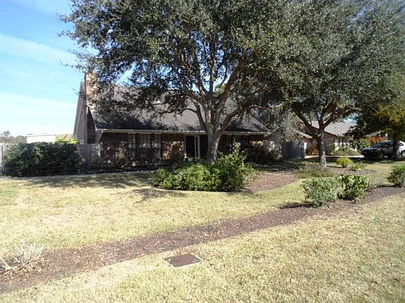 4th image of 2209 Airline Dr