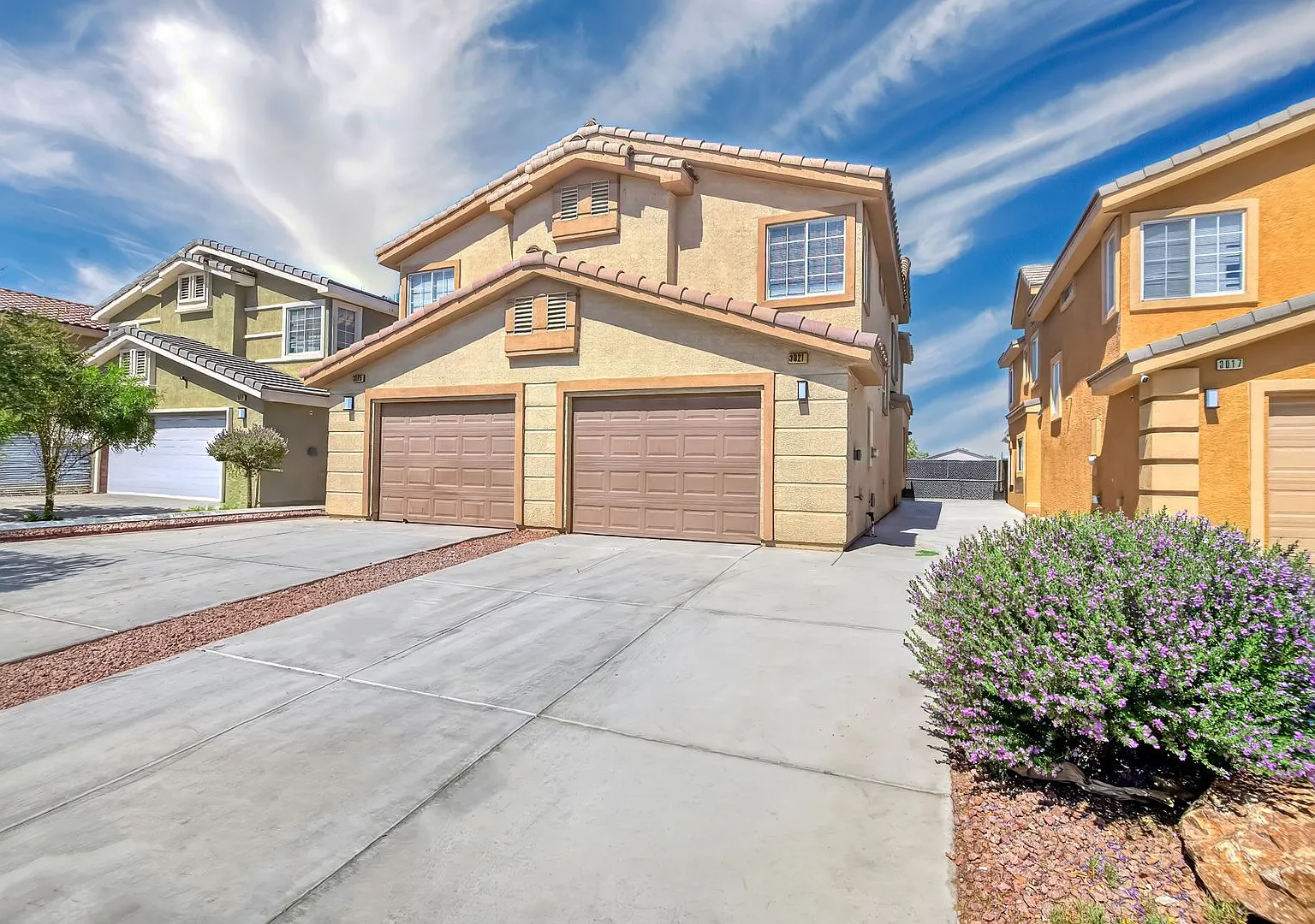 Move-In Ready 3bed / 2bath / 1 Garage Townhome * No Hoa * No Carpet - Built 2009 — Photo 2