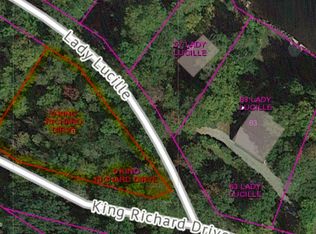 10 King Richard Dr, Becket, MA 01223