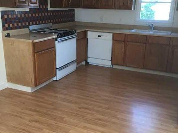 3rd image of 1437 Pennoyer Ave