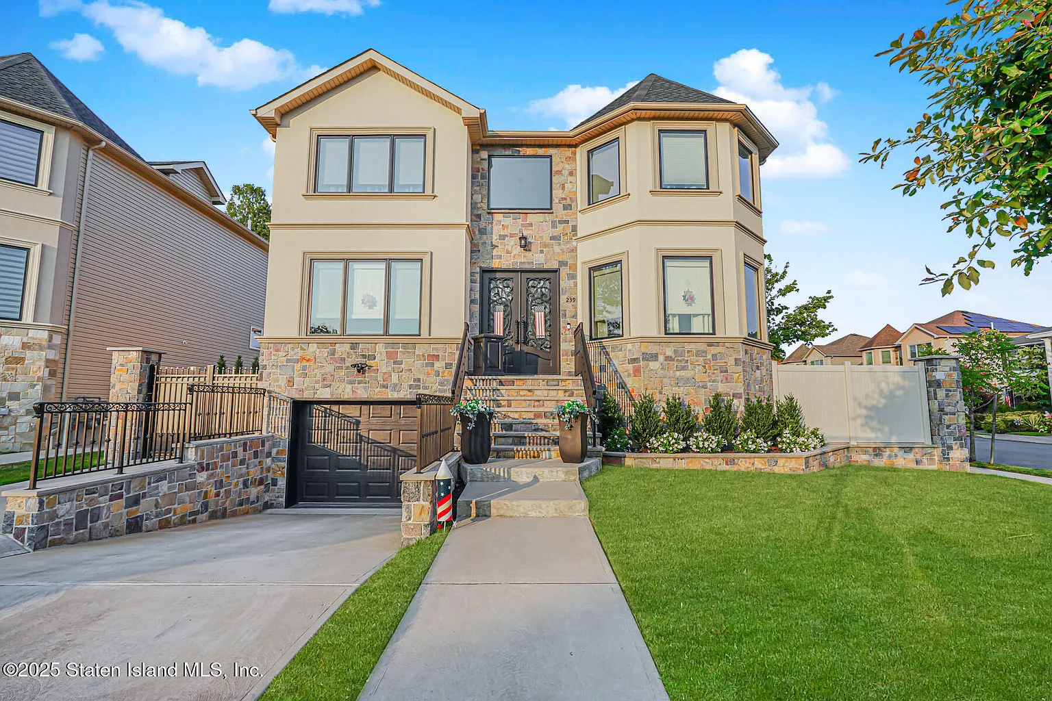 239 Vernon Ave photo 1
