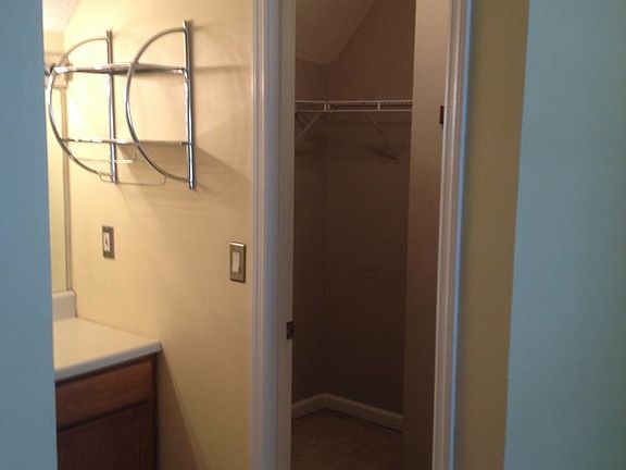 4th image of 2024 Silverbrook Dr #2024