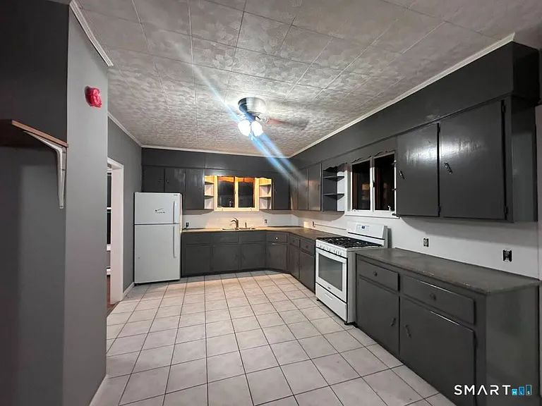 27 Lewis St — Photo 4