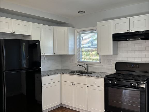 4th image of 2142 Regina Ave