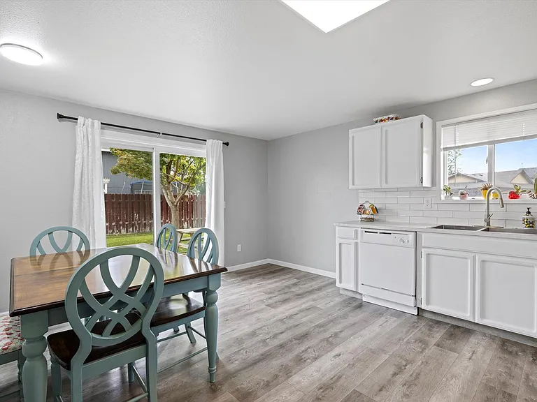 6320 Candlestick Dr — Photo 8