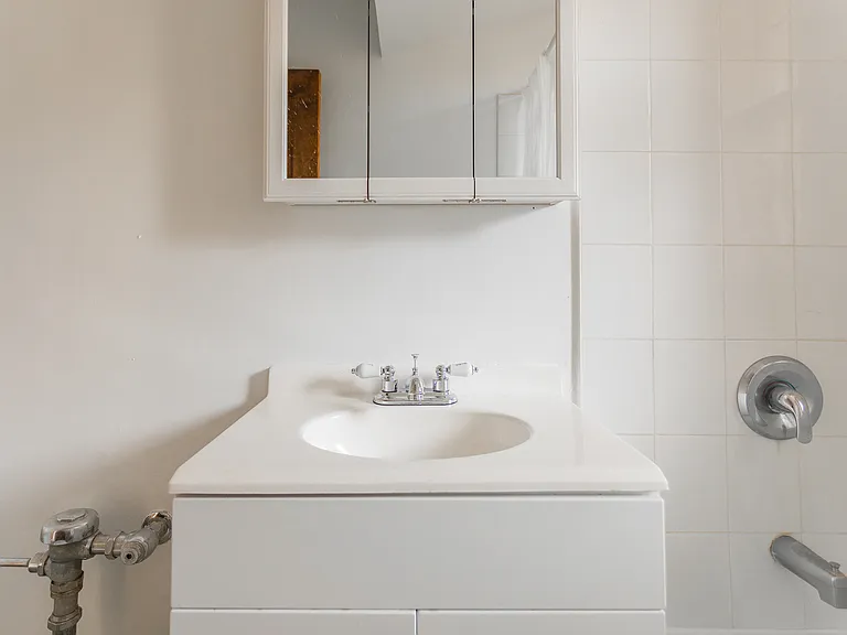 Bathroom 1225-G