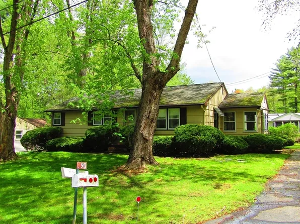 90 Brierwood Dr, Northampton, MA 01062
