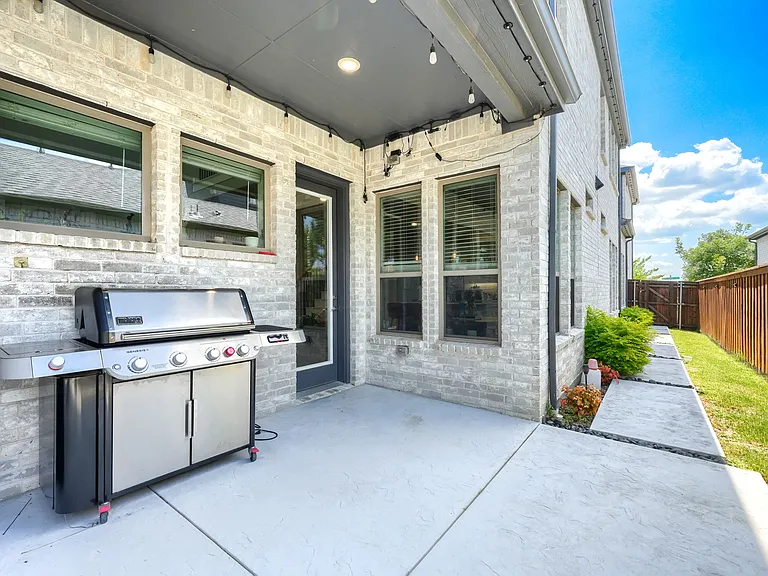 2446 Bainbridge Dr — Photo 32