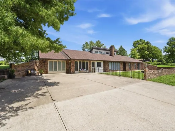 17274 Kansas Ave, Basehor, KS 66007