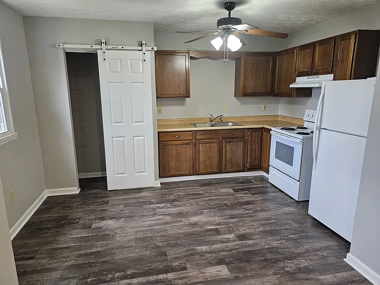 211 Earlene Ct #C — Photo 3