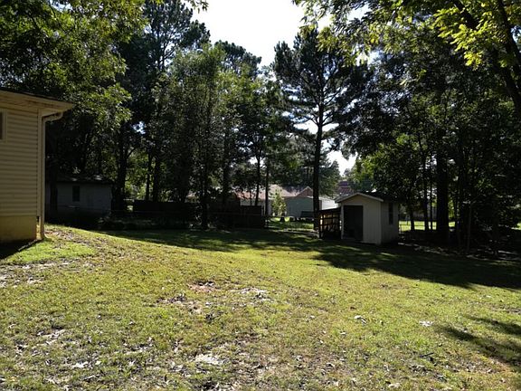 Also has small storage bldg