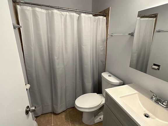 5th image of 5641 Edge Lake Dr #1-2