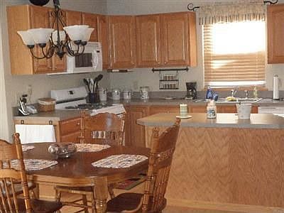 3rd image of 4512 Newkirk Dr