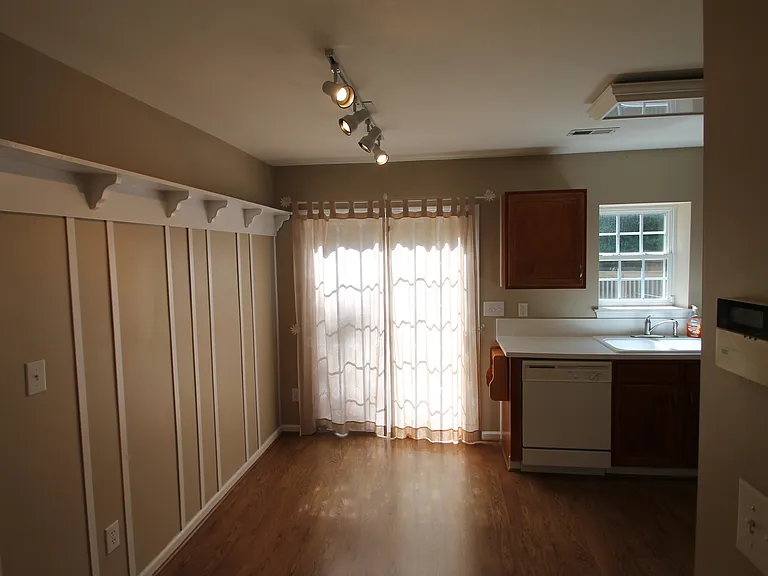 583 Stonehenge Dr — Photo 6