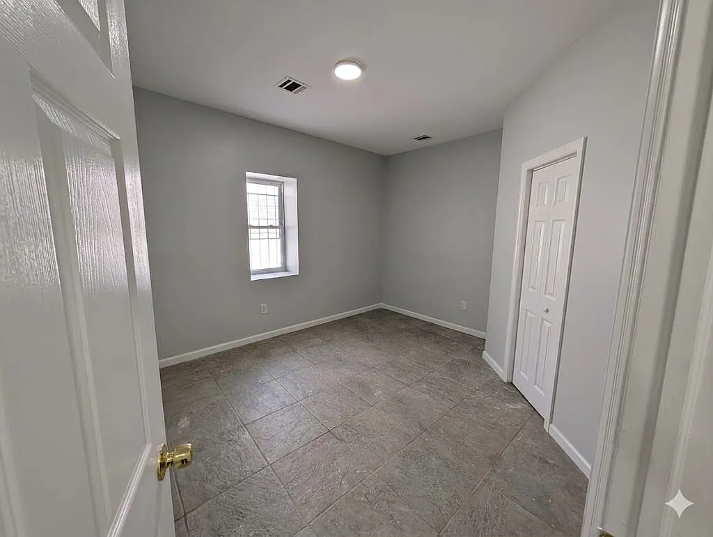 4 bed, $2,200 — Photo 4
