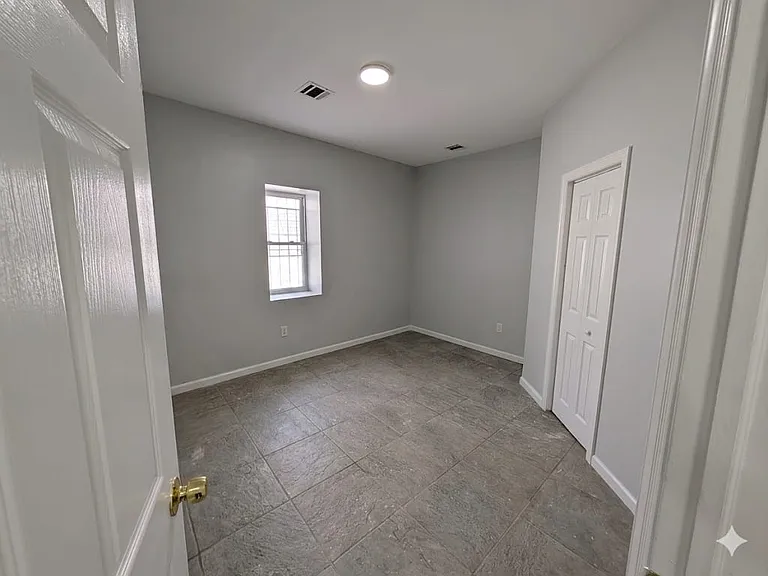 223 Hawthorne Ave #1A — Photo 4