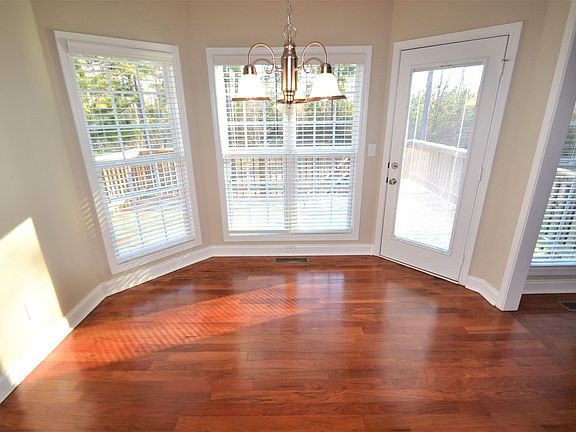 4th image of 40 Northwood Oak Ct