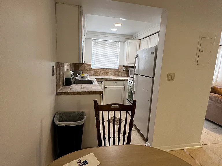 20 SE 13th St #B4 — Photo 12