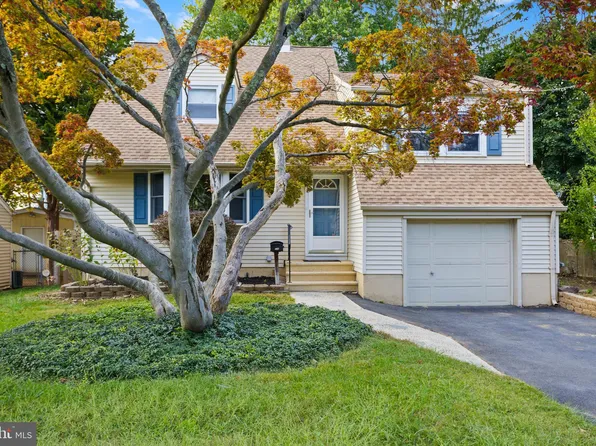 136 Palmer Ln, Ewing, NJ 08618