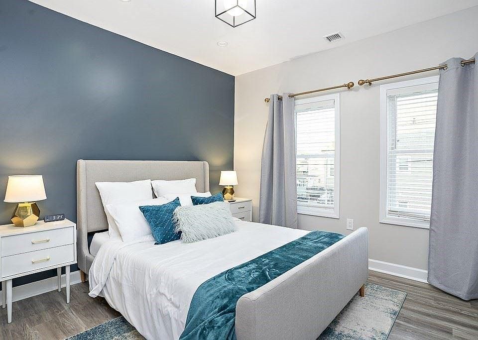 This room does not have a bed. This can be made home office.