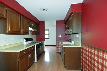 4th image of 305 Sedgewick St
