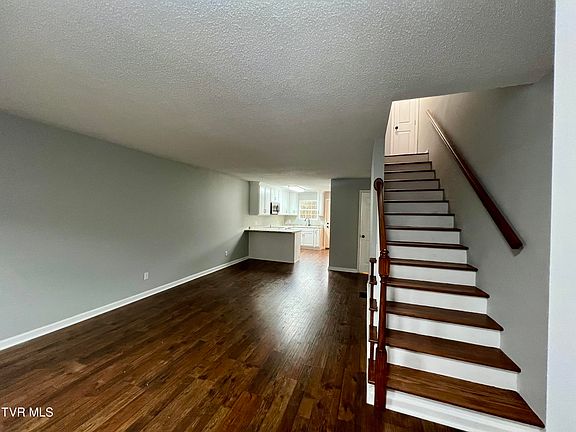 5th image of 2931 Broad St APT 132