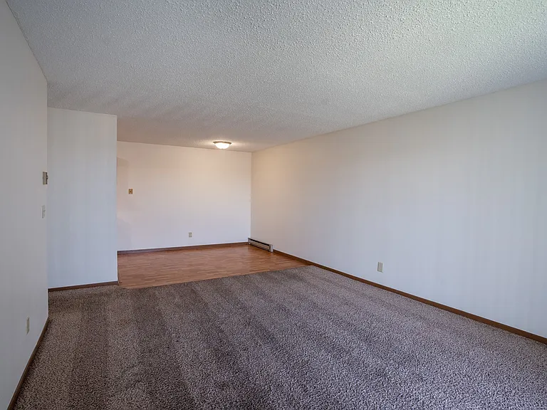 Fargo, ND Bella Vista Apartments | Living