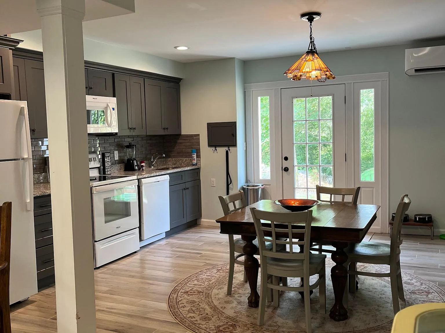 1 bed, 900 sqft, $1,800 — Photo 2