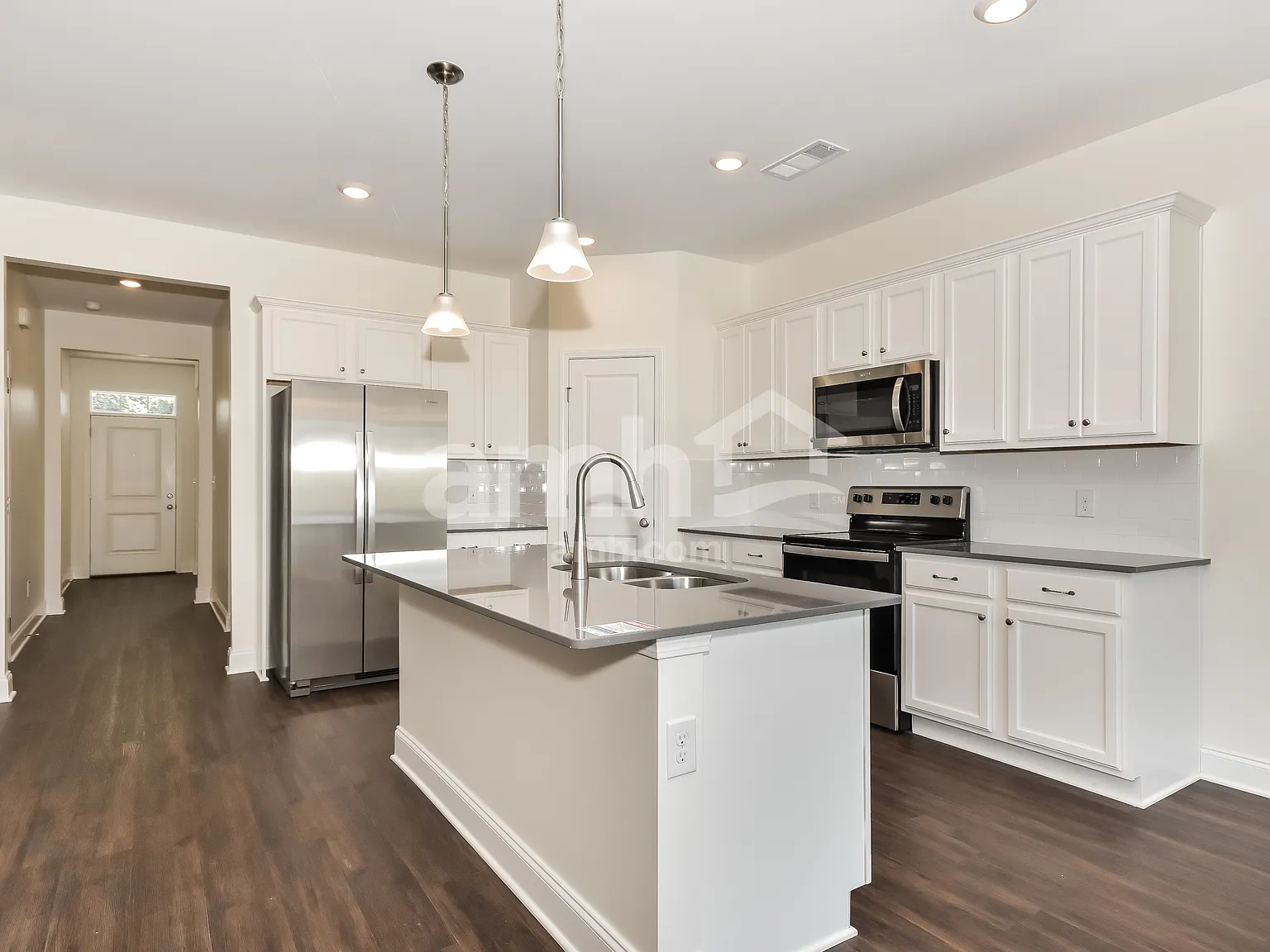 4 bed, 2.5 bath, 2297 sqft, $2,875 — Photo 3