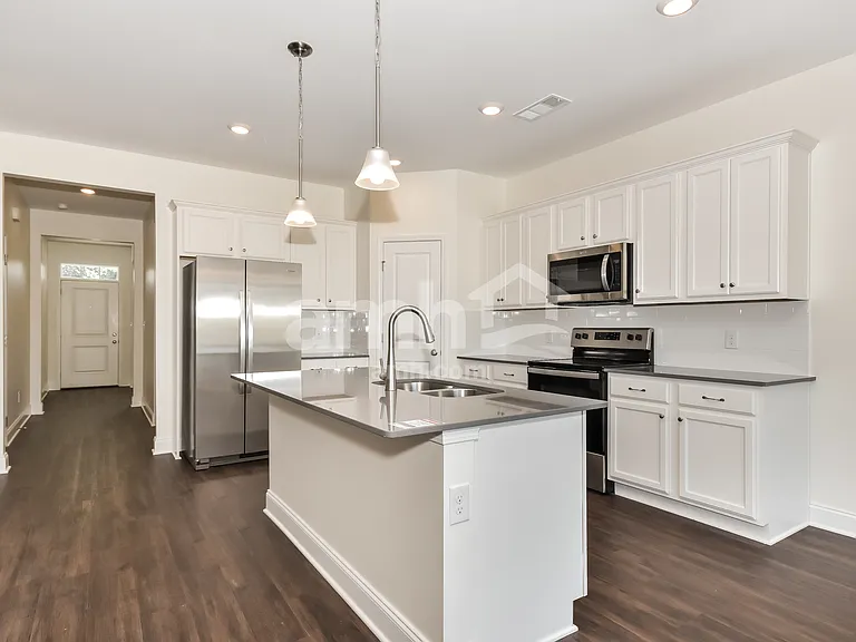 906 Ronnie Rd — Photo 3