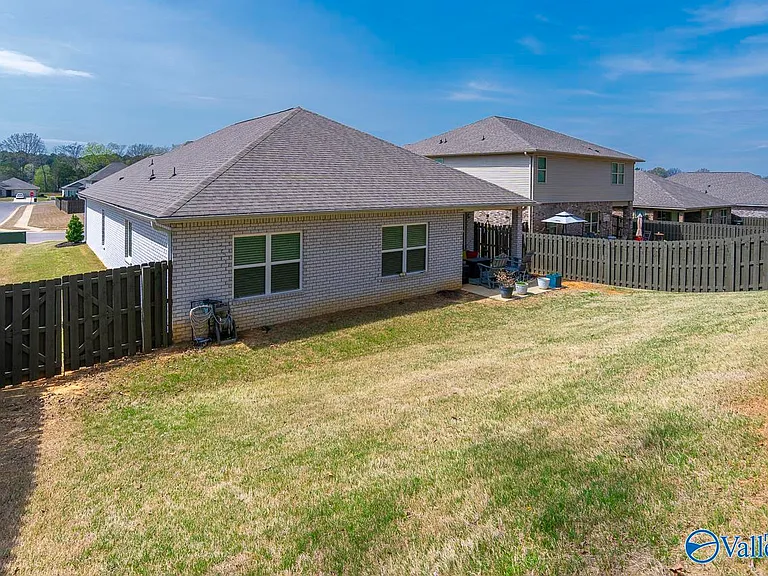 125 River Springs Ct — Photo 33