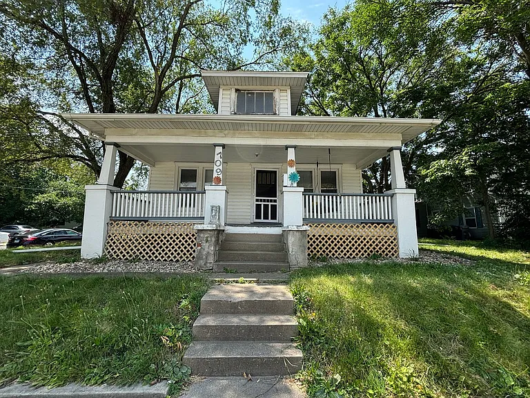 709 E Main St — Photo 1