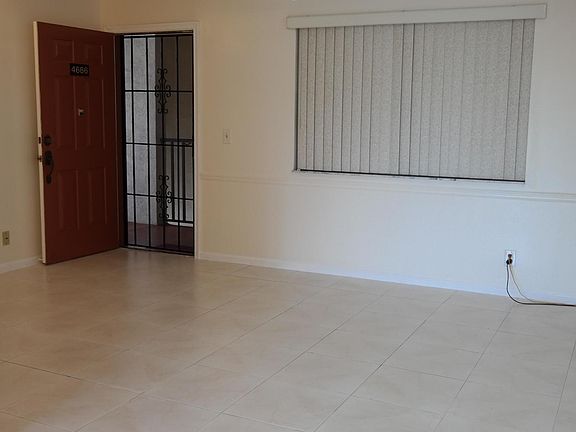 3rd image of 4686 Oak Terrace Dr