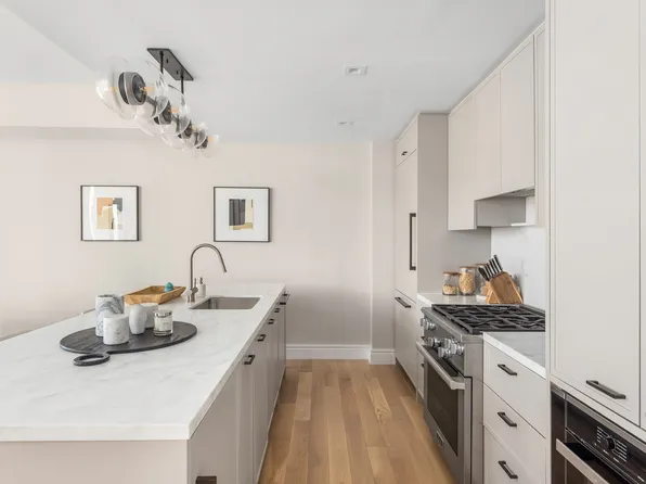 540 6th Avenue 11A image 2 of 26