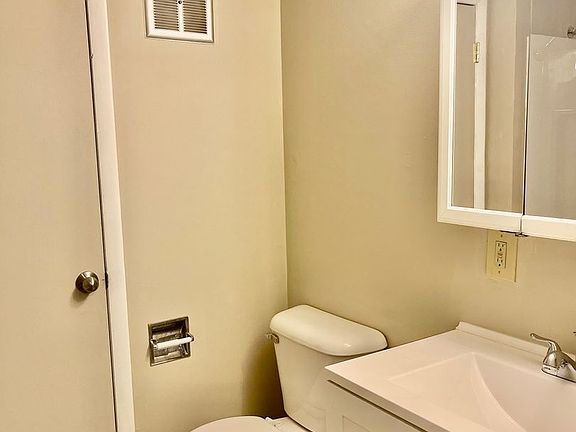 5th image of 299 Highbridge St APT 5