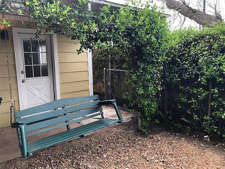 208 Avenue A St — Photo 27