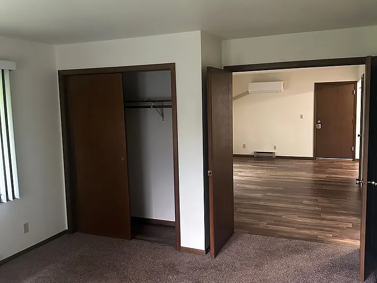 Immaculate Updated 2 Bedroom 1 bath — Photo 12