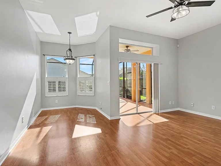 8056 Bracken Ln — Photo 6