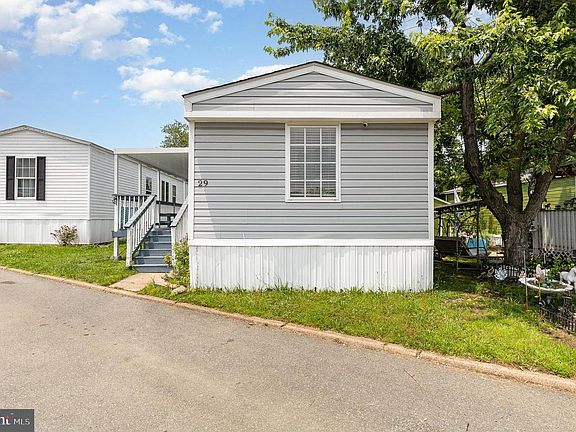 3rd image of 29 Renee Rd